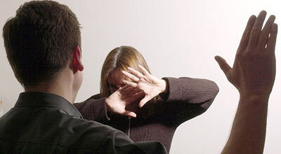 Qadın rəsmidən kişilərə tövsiyə: "Qadınlarınıza qarşı fiziki tənbeh metodundan istifadə edin"