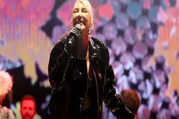 Məşhur müğənni Ərdoğana görə istintaqa çağırıldı