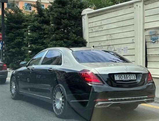 Bakıda qaydanı pozan AA seriyalı "Maybach" kimindir? - FOTO