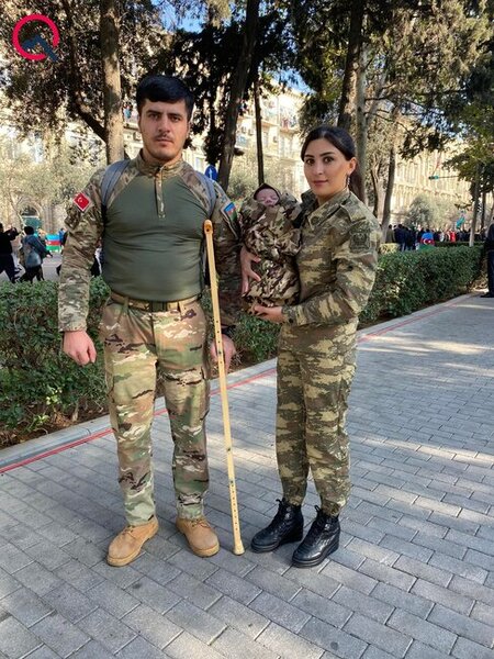 Müharibədə tanış olmuşdular, Zəfər Gününə övladları ilə gəldilər - FOTO