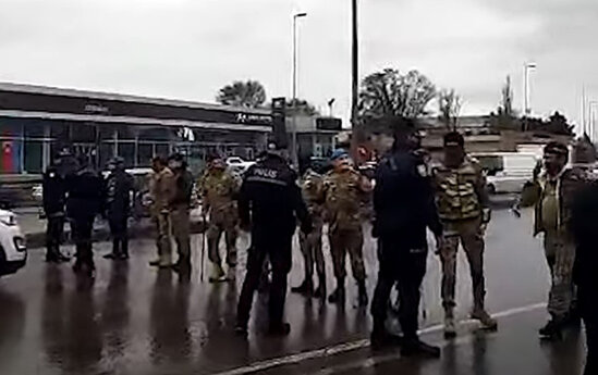 Yolu kəsən qazilər polis bölməsində döyülüb? - Rəsmi açıqlama