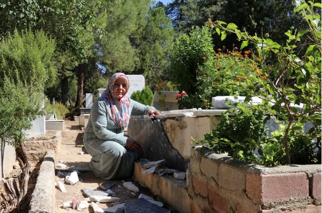 Ərinin qəbri dağıdılan qadından şok açıqlama: "Evlilik təkliflərinə yox deyirəm deyə..."