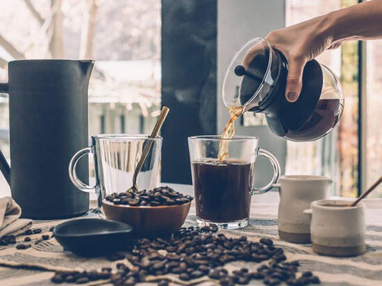 Acqarına qəhvə içdikdə nə baş verir? – ZƏRƏRLƏRİ