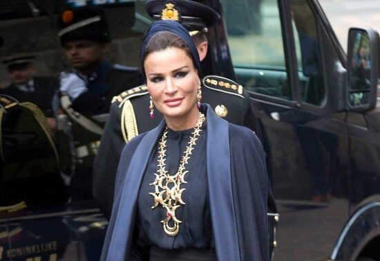 Ərəb şeyxinin hicabsız, qüdrətli arvadı: Ərini atasını devirməyə məcbur edən qadın