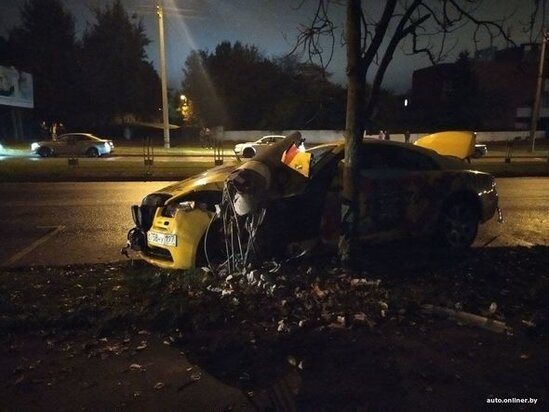Azərbaycanlı oliqarxın qohumunun "Rolls-Royce" markalı avtomobili qəzaya düşdü - FOTO