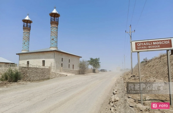 Qiyaslıda tarixi məscidin ilkin görkəmini qorumaq üçün arxiv materiallarından istifadə olunub