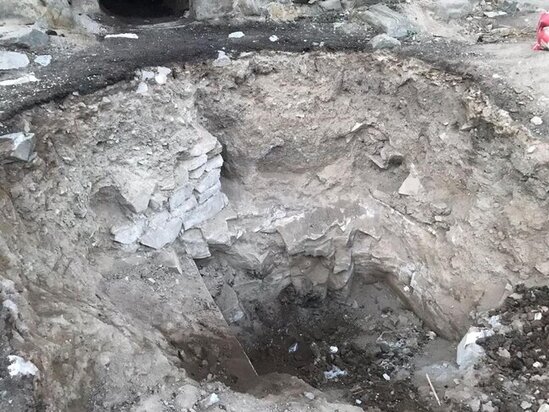 Qızıl tapmaq məqsədilə tarixi abidəni sökmək istədilər - FOTOLAR