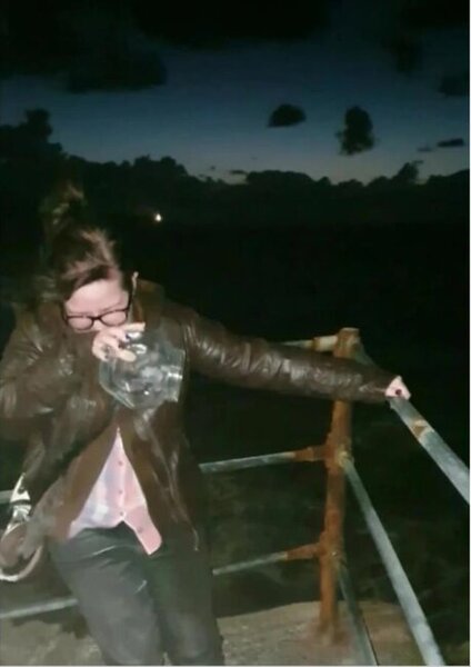 Gənc qızlar yanlışlıqla atalarını yedilər: Duzlu idi - VİDEO