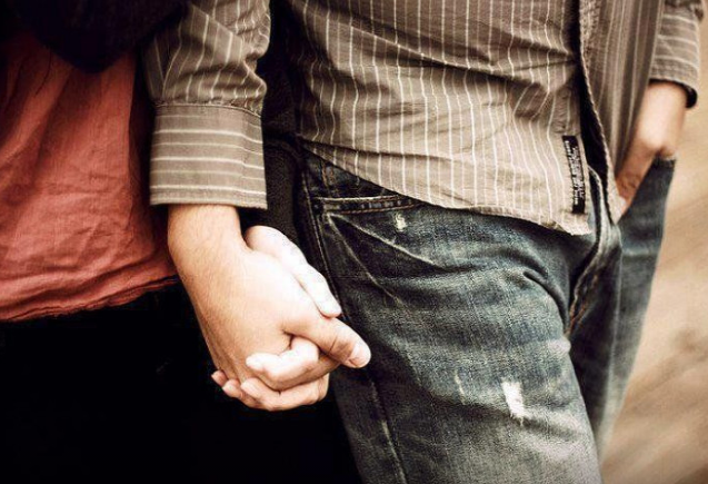 Qayınana gəlinlərinin qızıllarını götürüb 30 yaşlı sevgilisi ilə qaçdı