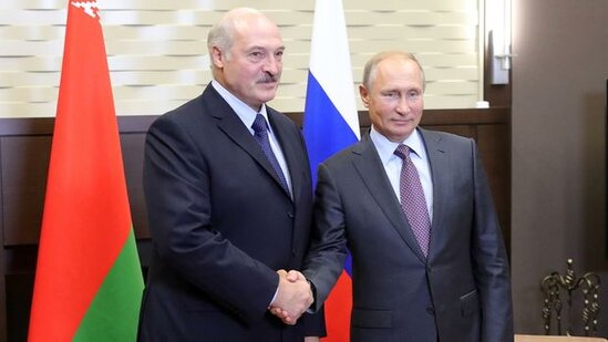 Putin: "Belarus Rusiyanın COVID-19 peyvəndini əldə edəcək ilk ölkə olacaq"