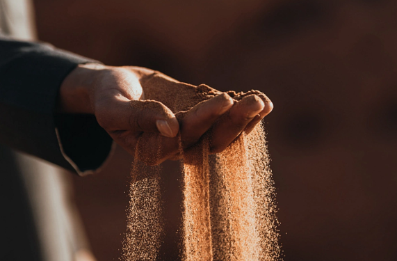 Ticarət müharibəsinin zərbə vurduğu ölkə: Vyetnamda qum tükənir