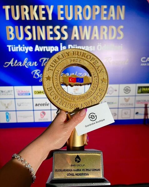 "Garderobe Boutique"in təsisçisi Türkiyədə mükafat aldı – FOTO
