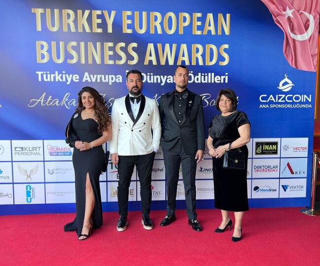 "Garderobe Boutique"in təsisçisi Türkiyədə mükafat aldı – FOTO