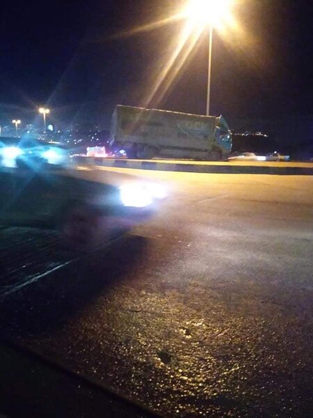 Bakıda yük maşını dəhşətli qəzaya düşdü-FOTOLAR