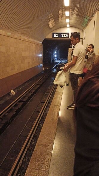 Metropolitendən yaranmış sıxlıqla bağlı AÇIQLAMA: Gecikmə 20 yox, 3 dəqiqlə olub - YENİLƏNİB + FOTO