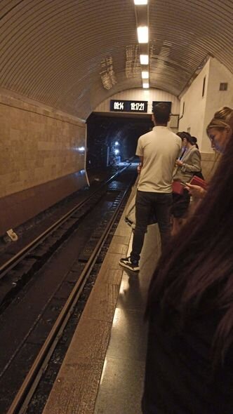 Metropolitendən yaranmış sıxlıqla bağlı AÇIQLAMA: Gecikmə 20 yox, 3 dəqiqlə olub - YENİLƏNİB + FOTO