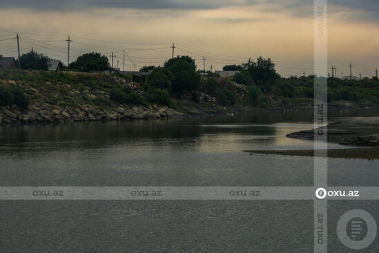 "Niva" Samur-Abşeron kanalına düşdü: Sürücüsü axtarılır