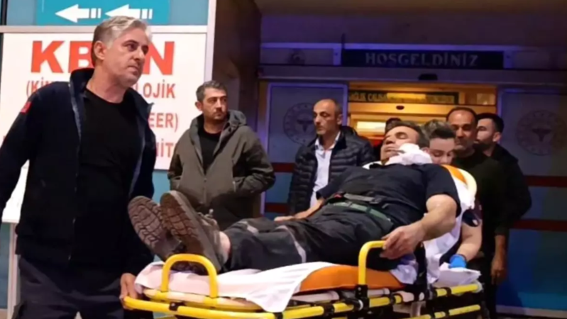 Kömür boşaldarkən üzünə dəmir parçası girən kişi xəstəxanaya aparıldı