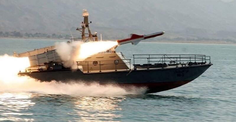İran qüvvələri Oman sahillərində konteyner gəmisinə atəş açdı