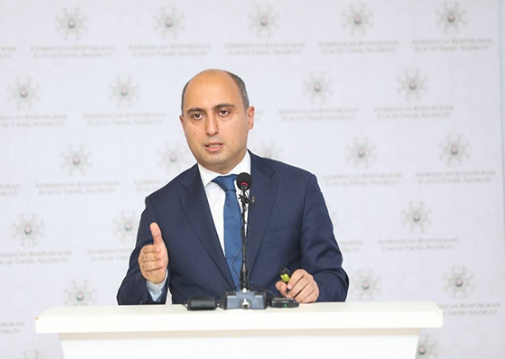 "9 il rus bölməsində oxuyub, Azərbaycan dilini bilmir"