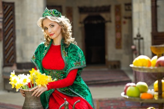 Rus qızı "BAHAR qızı" obrazı yaratdı