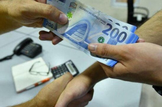 Nazirlikdə işə düzəltmək adı ilə 7400 manatını aldılar - VİDEO