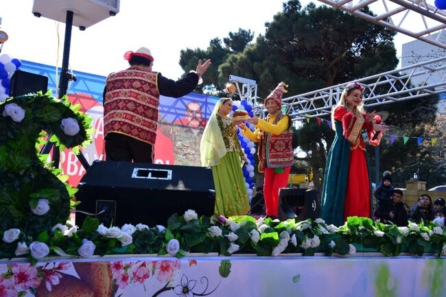 Paytaxtın Səbail rayonunda Novruz şənliyi keçirilib - FOTOLAR