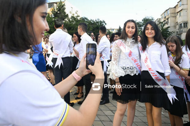 Son zəng yaxınlaşır: Paltar tikdirmək neçəyə başa gəlir? - VİDEO