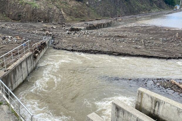 Sabiq məmurun oğlanları dörd kəndə gedən suyu kəsiblər?