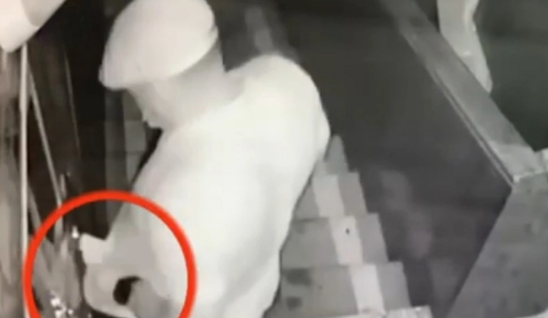 Bakıda baş verən silahlı insidentin TƏFƏRRÜATI: Əl izinin düşməməsi üçün köynəyindən istifadə edibmiş