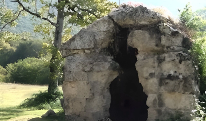 Atillanın nəvələri Qaxdakı məbəddə dəfn olunublar?