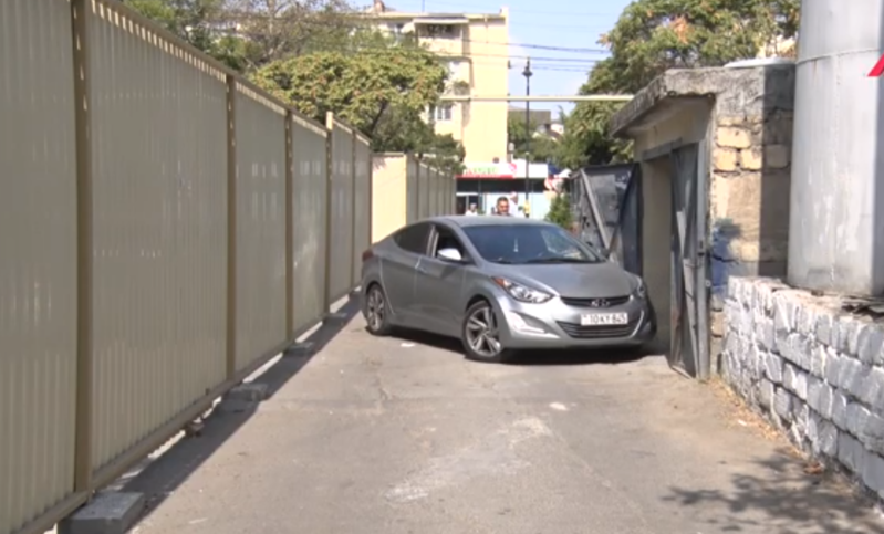 "Gold Residence MMC" vətəndaşların yolunu KƏSİB? - VİDEO