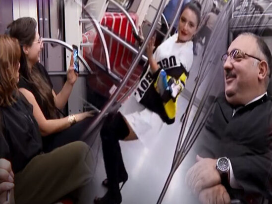 Azərbaycanlı müğənni metroda mahnı oxudu - VİDEO