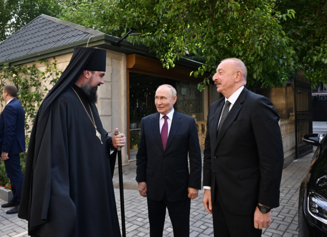 Azərbaycan və Rusiya prezidentləri Müqəddəs Mürdaşıyan Zənənlər Kafedralında olublar