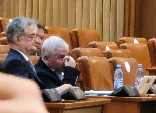 Deputat həmkarının burnunu dişlədi - VİDEO