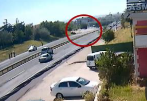 Avtomobil idarəetməni itirib dayanacağa girdi: ölənlər var - ANBAAN VİDEO