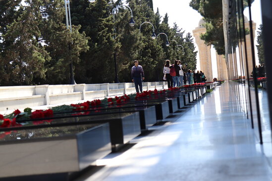 Anım günündə Şəhidlər xiyabanı ziyarət olundu