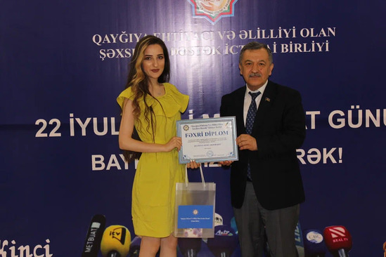 Qayğıya ehtiyacı və Əlilliyi olan Şəxslərə Dəstək İctimai Birliyi bir qrup jurnalistləri mükafatlandırıb