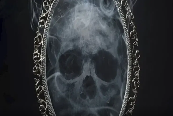 Evdə adam öləndə güzgünü niyə örtürlər?