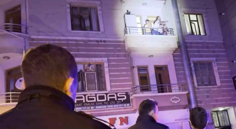 Keçmiş arvadını bıçaqla hədələyən kişi 3 uşağını girov götürdü – DƏHŞƏTLİ HADİSƏ