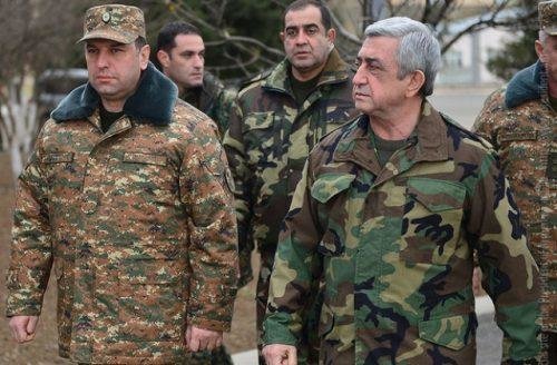 Sarkisyan müdafiə nazirini istefaya göndəriir