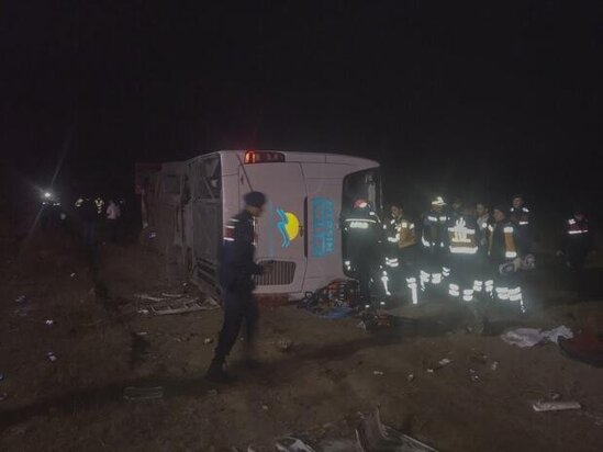 Sərnişin avtobusu aşdı: ölən və yaralananlar var - FOTO