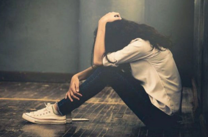 Bakıda sevgilisini döyən qısqanc kişi cinayət məsuliyyətindən azad edildi