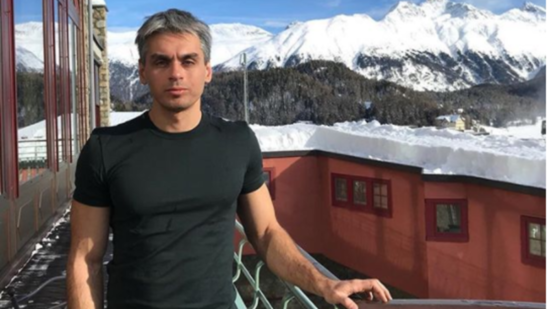 Prezidentin bacısı oğlu soyuq havada DƏNİZDƏ ÜZDÜ - VİDEO