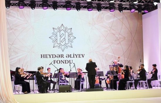 Prezident İlham Əliyev və ailəsi təntənəli mərasimdə - FOTOLAR