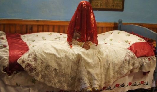 12 yaşlı şagirdini 33 yaşlı oğluna alan sinif rəhbəri
