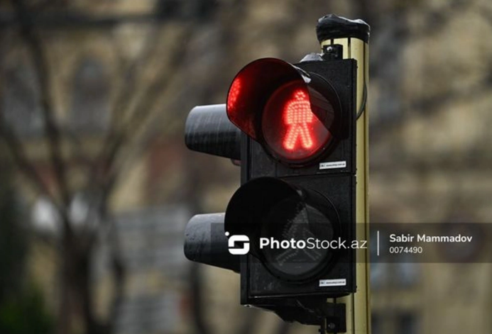 Bakıda avtomobil piyadanı vuraraq öldürüb