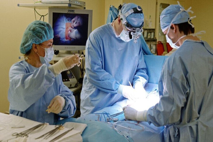 Bakıda ŞOK: gənc qızın qarnından 5 kiloluq şiş çıxdı