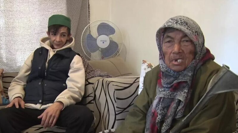 Küçədə qalan dostuna evində yer verdi, başına gəlməyən qalmadı - VİDEO