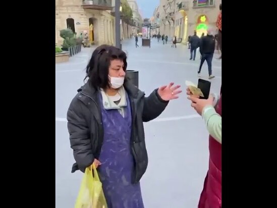Sosial şəbəkələrdə fenomen olan azərbaycanlı qadın öldü - VİDEO